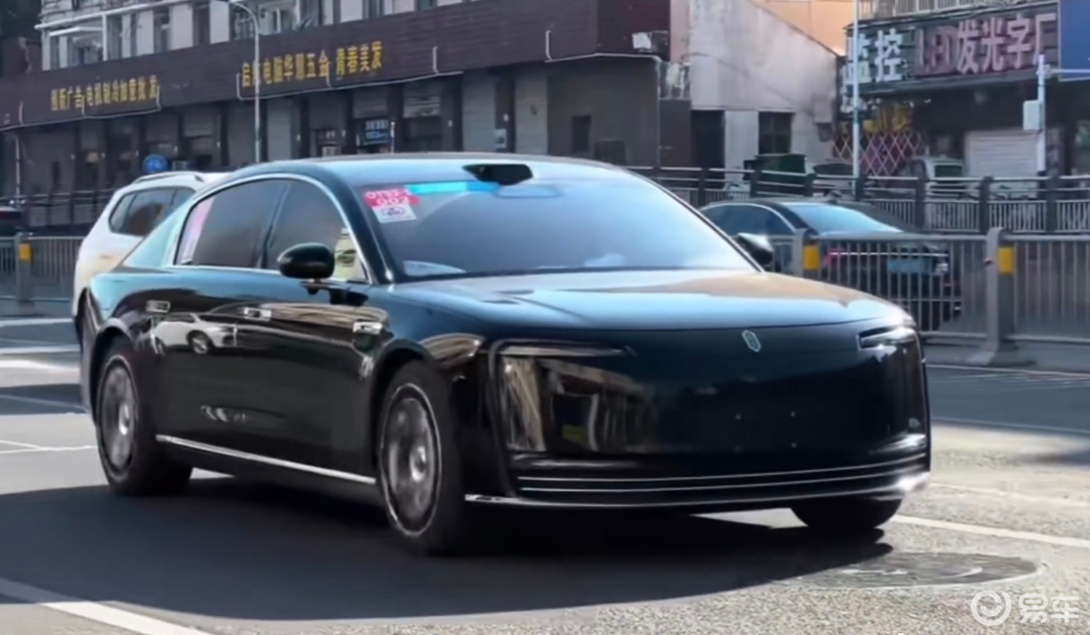 尊界S800实车出街，有没有百万级气场？尺寸确实有压迫感