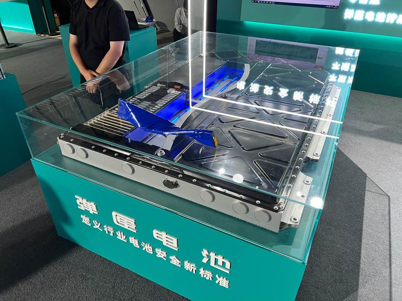 超高配置+超安全远超同级 埃安UT上市售6.98万起