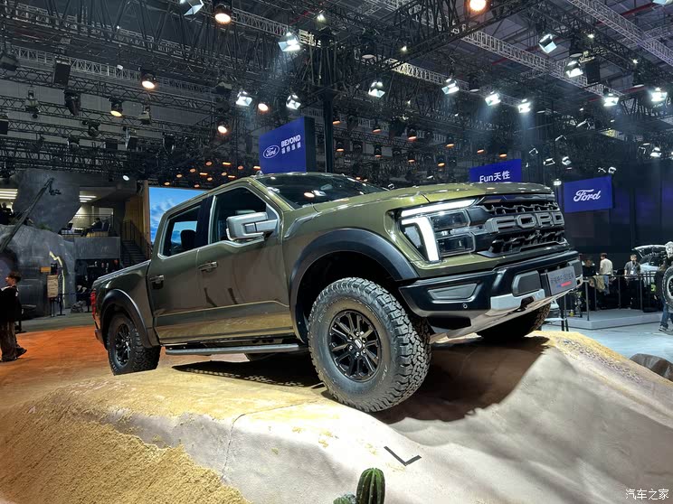 2025上海车展探馆：皮卡之王福特F-150猛禽抵达现场 外观微调