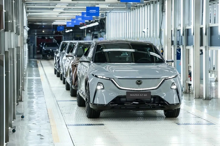 深蓝同平台SUV，长安+马自达合体，马自达EZ-60下线