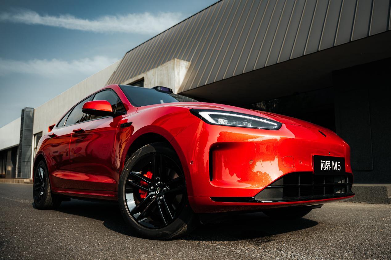 解锁生活美学问界新M5 Ultra重新定义都市智能SUV