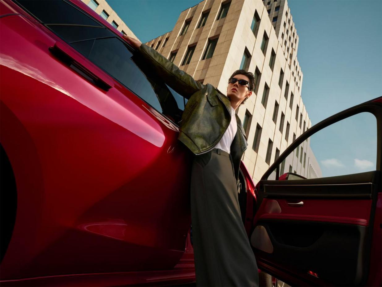 解锁生活美学问界新M5 Ultra重新定义都市智能SUV