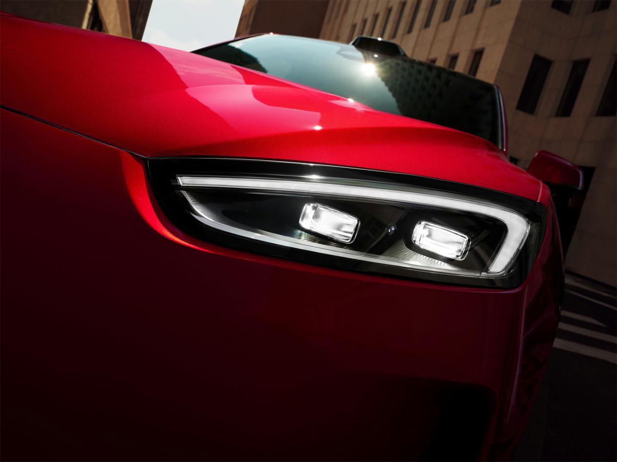 解锁生活美学问界新M5 Ultra重新定义都市智能SUV