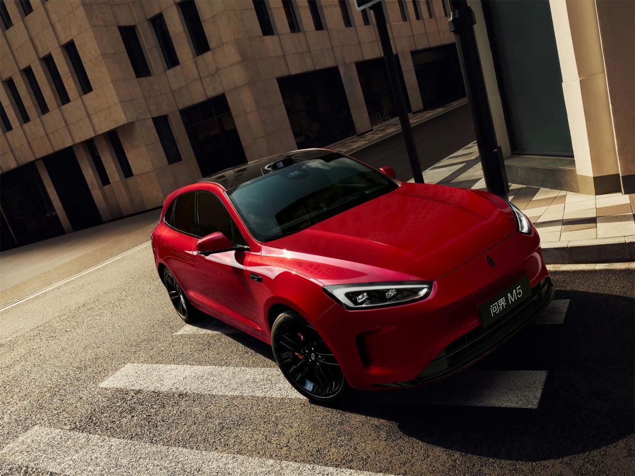 解锁生活美学问界新M5 Ultra重新定义都市智能SUV