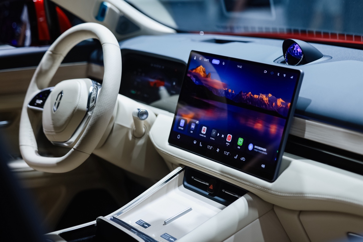 解锁生活美学问界新M5 Ultra重新定义都市智能SUV