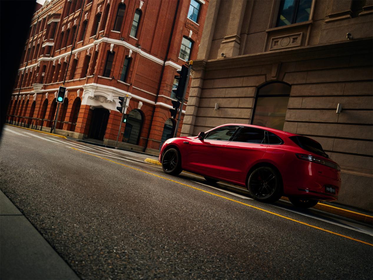 解锁生活美学问界新M5 Ultra重新定义都市智能SUV