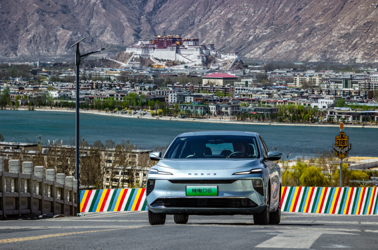 荣威纯电D6对比零跑B01:谁才是十万级纯电真续航之王