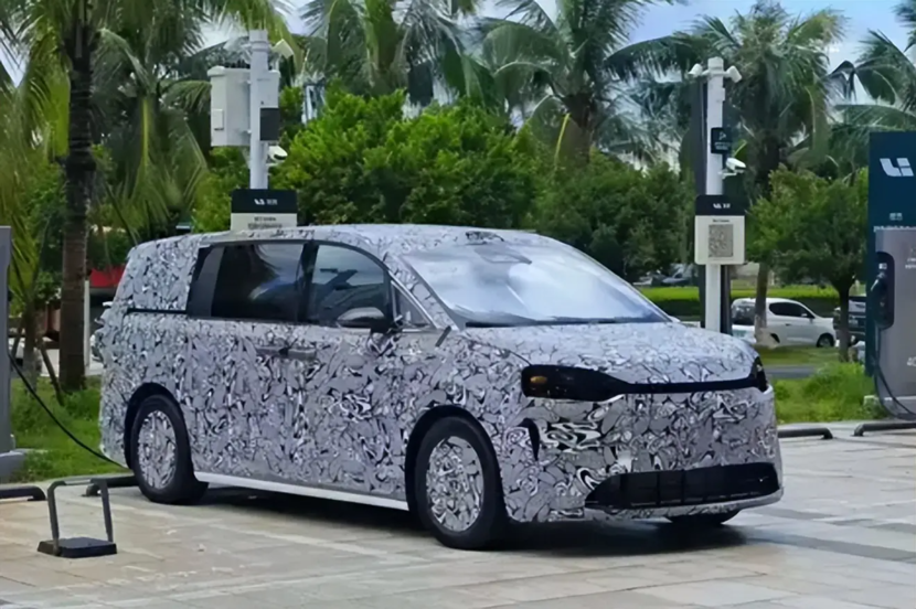 30万起售？鸿蒙智行首款MPV要来了，中控屏一米长？