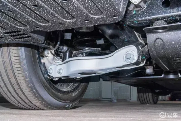 智己LS6 VS 理想L6焕新版:哪款更划算?轻松比一比