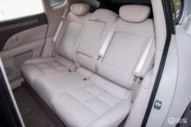 智己LS6 VS 理想L6焕新版:哪款更划算?轻松比一比