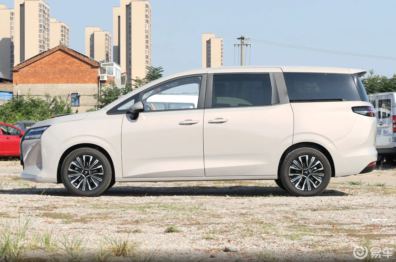 2910mm轴距侧滑门,五菱星光730预售7.68万起