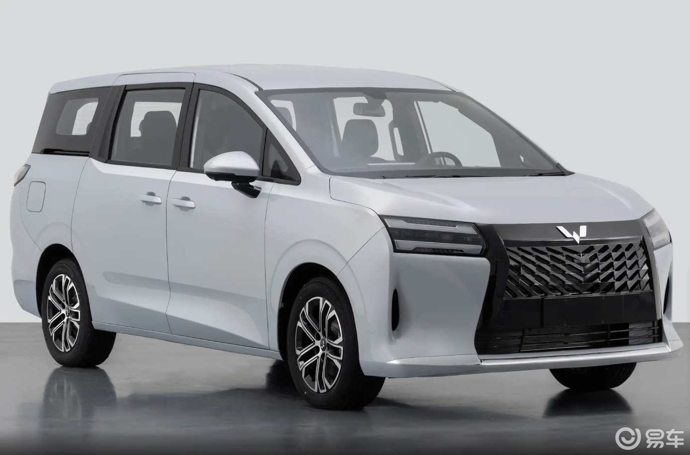 2910mm轴距侧滑门,五菱星光730预售7.68万起