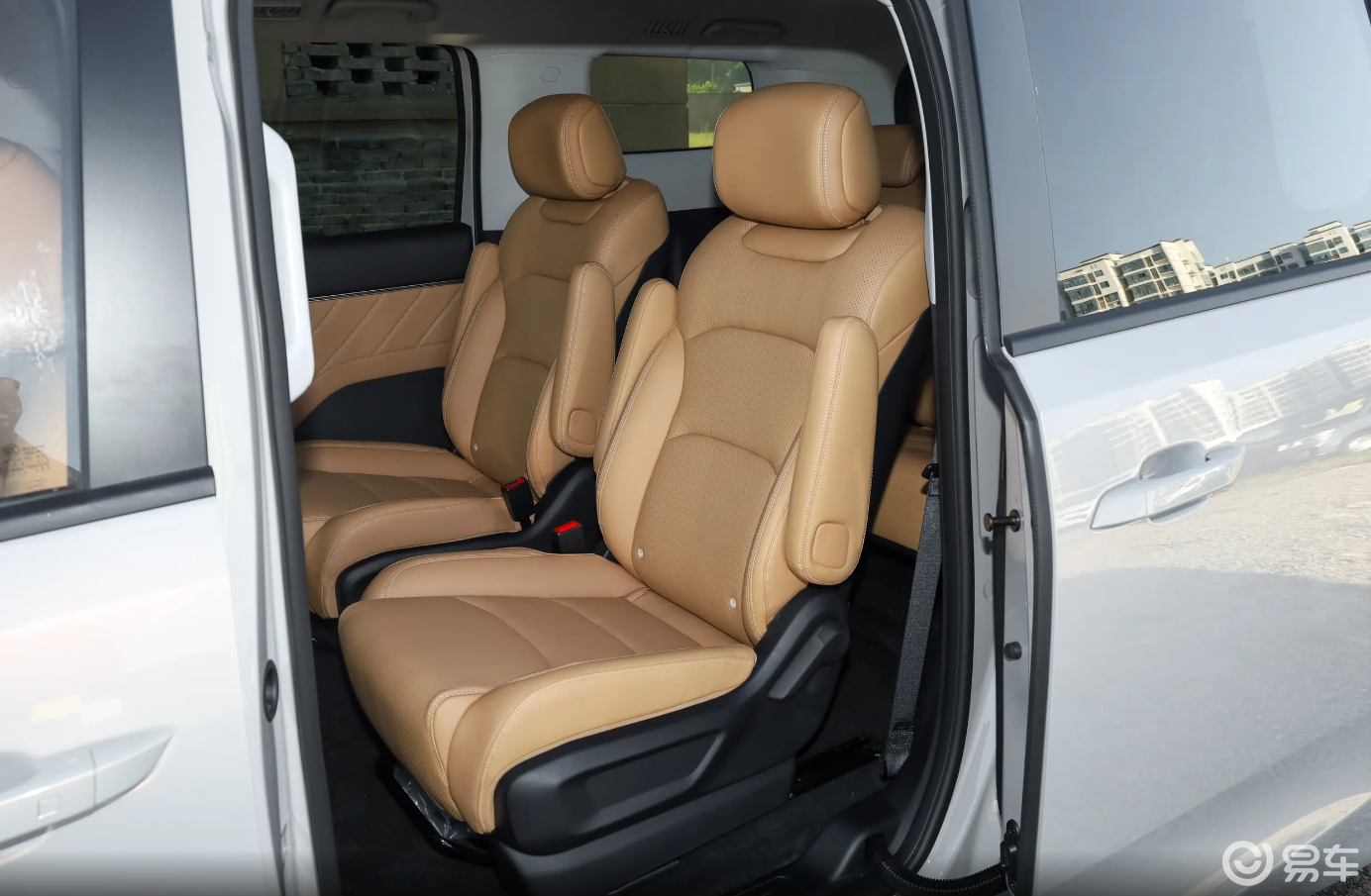 2910mm轴距侧滑门,五菱星光730预售7.68万起