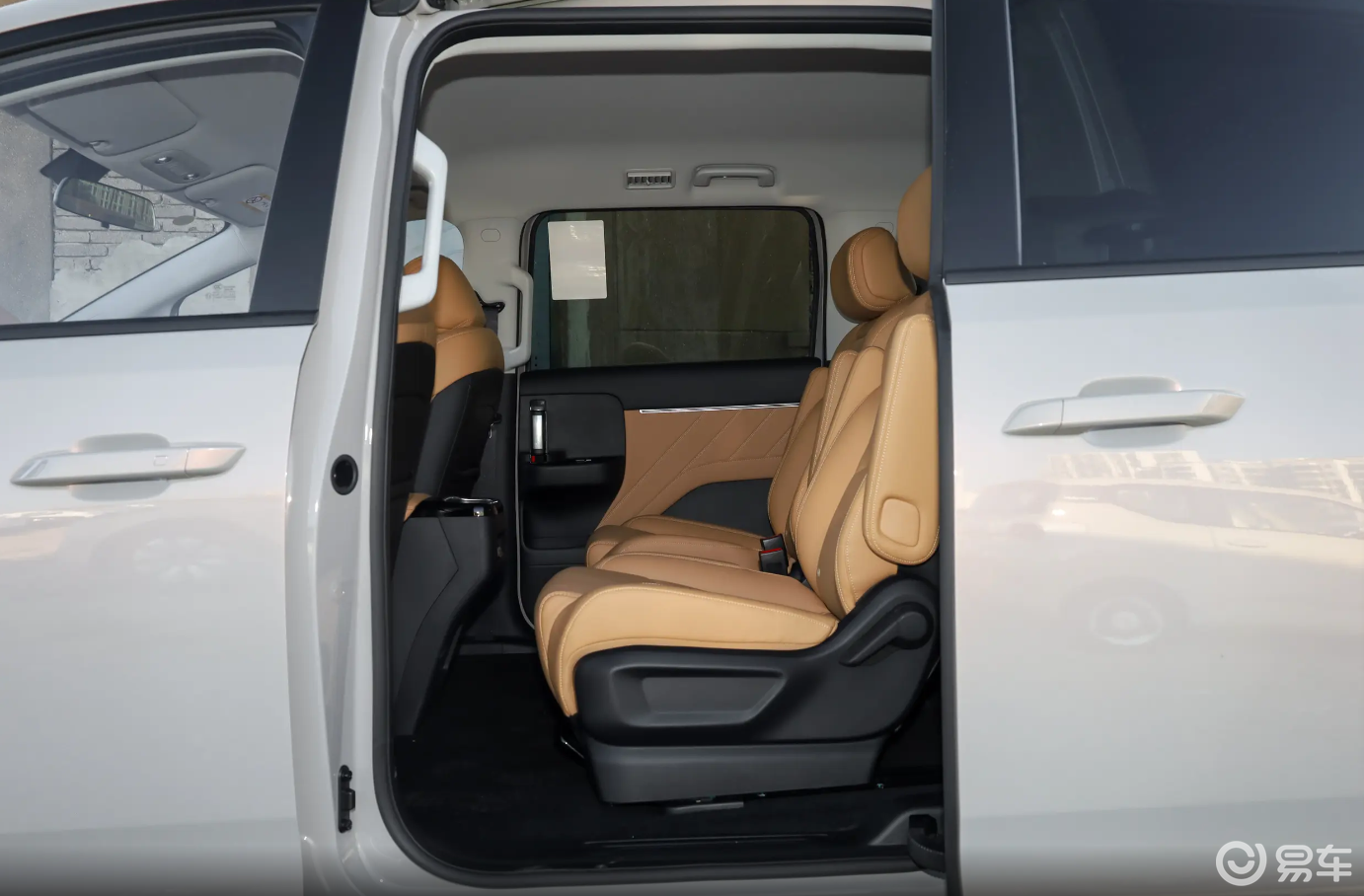 2910mm轴距侧滑门,五菱星光730预售7.68万起