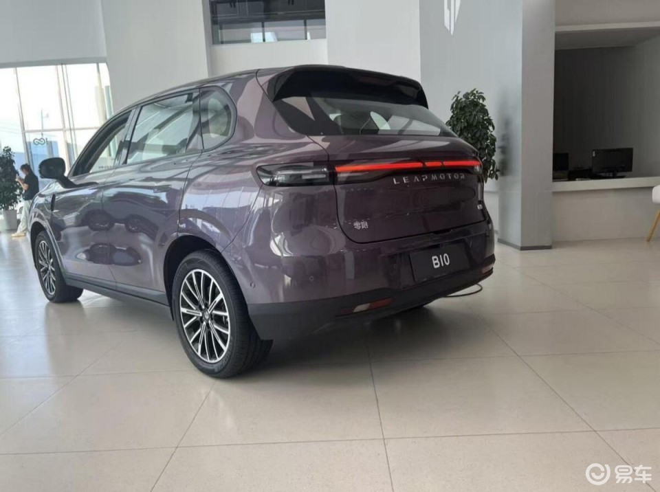 零跑B10对比深蓝S05,你还纠结吗?