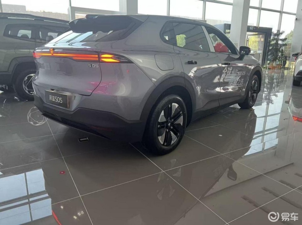 零跑B10对比深蓝S05,你还纠结吗?