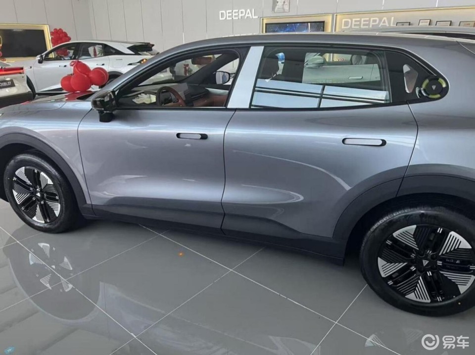 零跑B10对比深蓝S05,你还纠结吗?