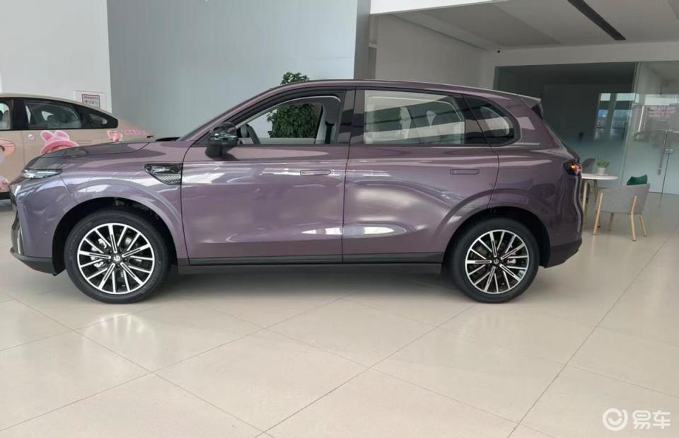 零跑B10对比深蓝S05,你还纠结吗?