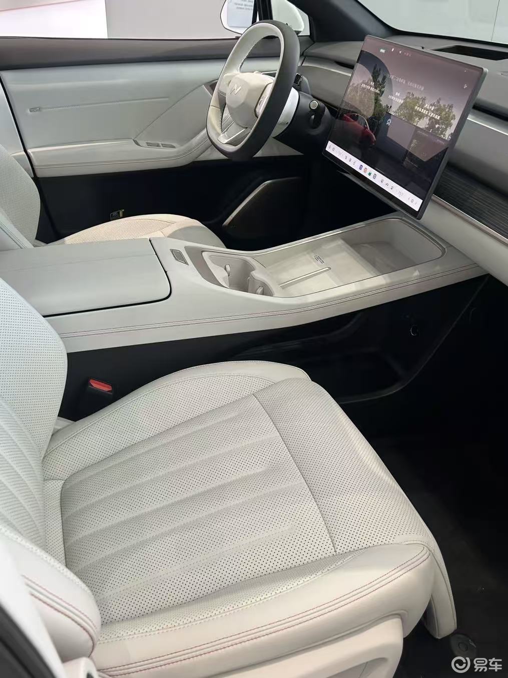 首次购车:通勤 + 出游刚需,对比 3 款车选了 ES6