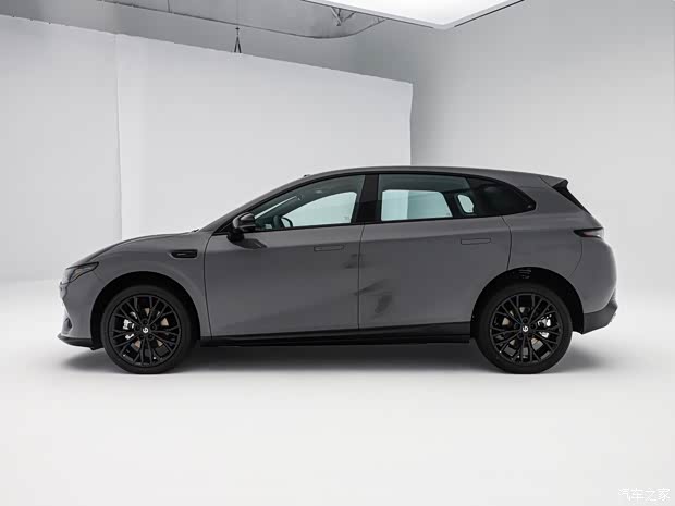 限时售9.28万起 零跑Lafa5正式上市 中国版“电动高尔夫”来了!