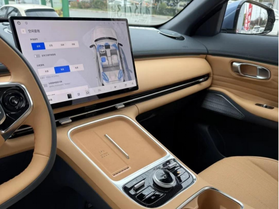 年底购车看零跑C10:销量火爆+全球品质+家庭舒享