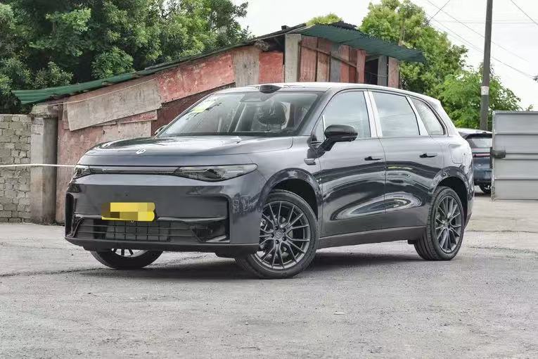 年底购车看零跑C10:销量火爆+全球品质+家庭舒享