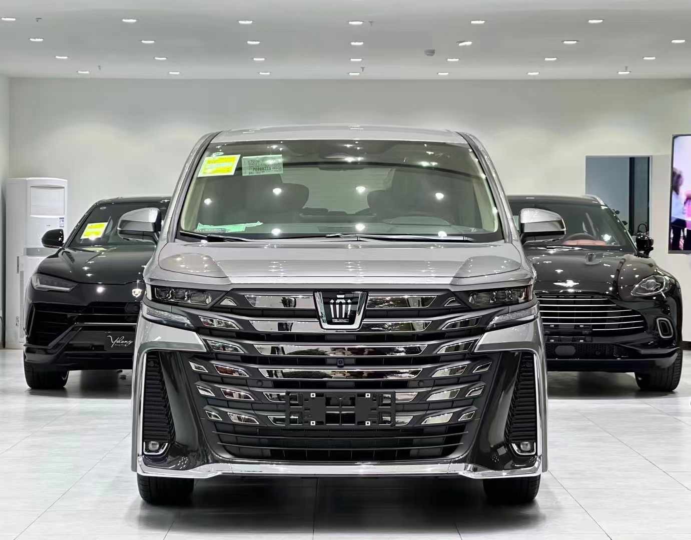 威尔法 全部在售 2025款 2024款 2023款 2021款 2020款 2019款都市中的豪华别墅-丰田威尔法，主打舒适与豪华体验