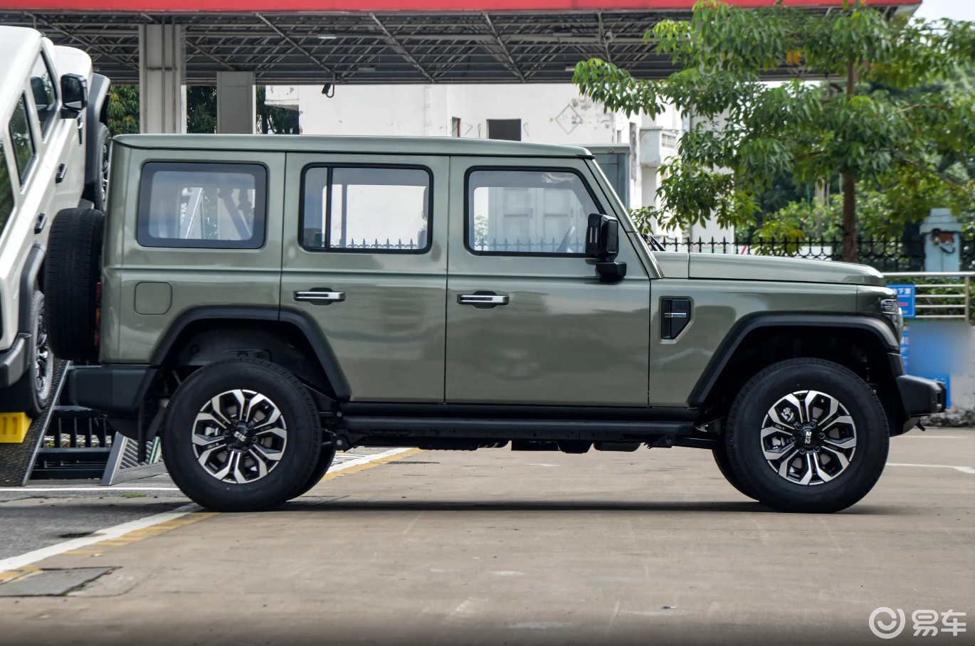 柴油212 T01,硬件配置不错,80升油箱长续航