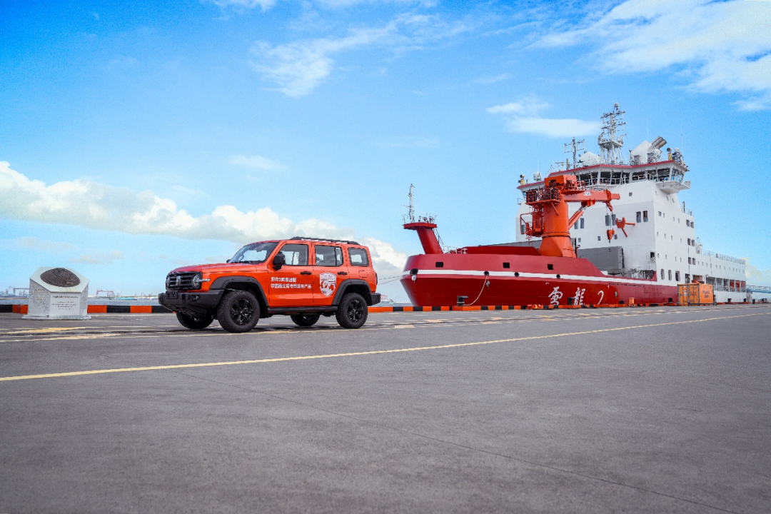 坦克300成国家极地科考运输车