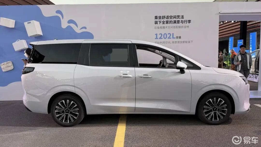 官方指导价7.30-10.98万 五菱星光730正式上市