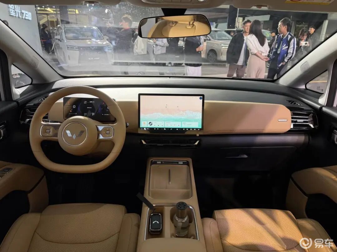 官方指导价7.30-10.98万 五菱星光730正式上市