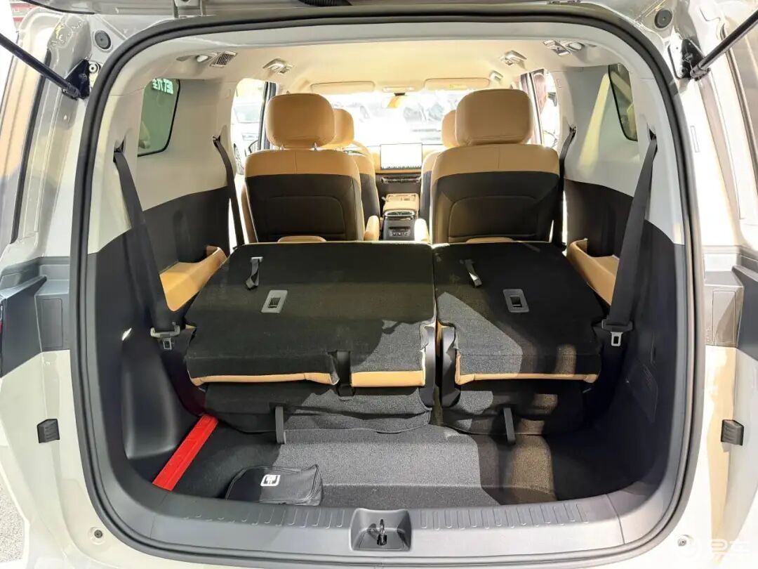 官方指导价7.30-10.98万 五菱星光730正式上市