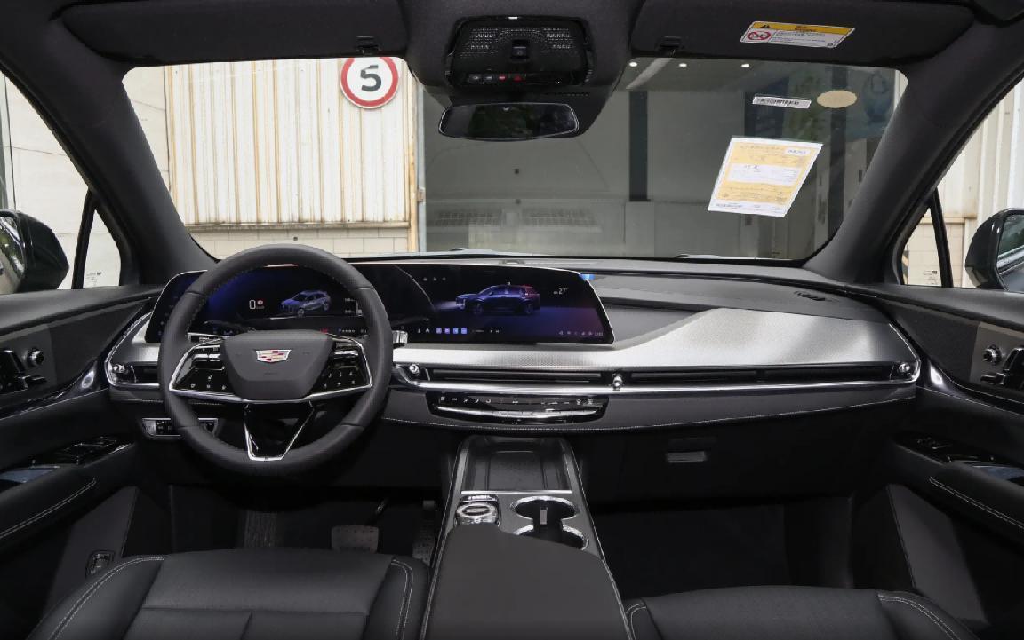 与其说它固执,倒不如说它专业,试驾这车,底盘确实强