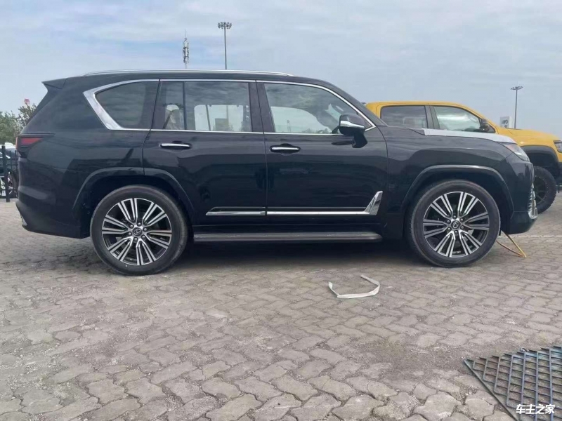 雷克萨斯LX中东版 全部在售 2024款 2023款 2022款 2021款 2020款 2019款2024款四座雷克萨斯LX600性能强悍报价 动力十足