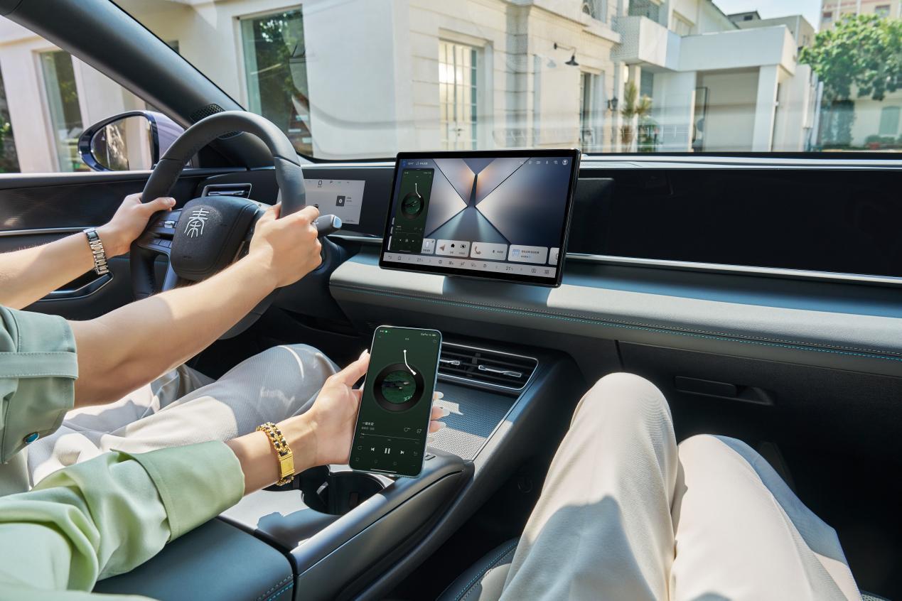 混动翘楚,风云A8L和比亚迪秦L谁是十万级混动家轿标杆?