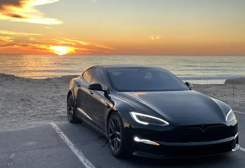 油车扛养路费，电车免费跑？2026年新政落地，油电公平真的来了！